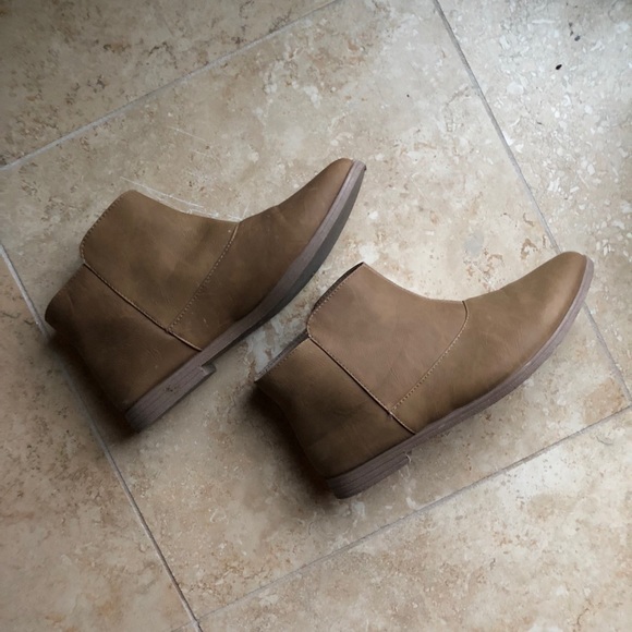 tan flat ankle boots